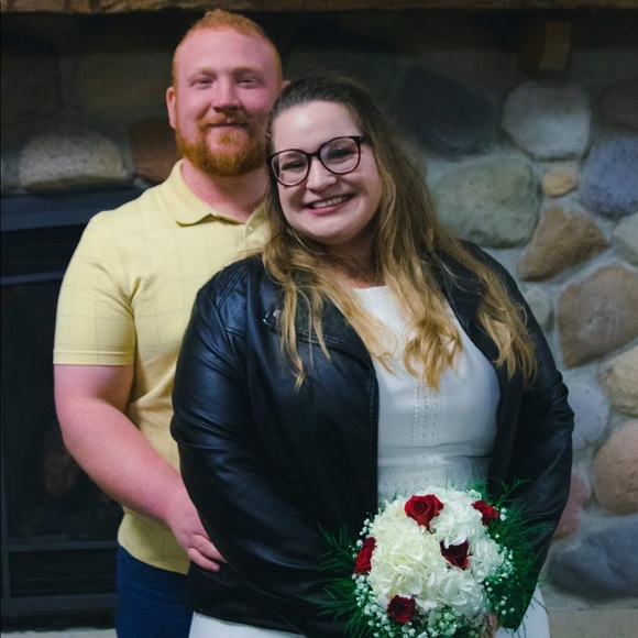 MEET YOUR POSHER, Emily W. 🎀 - Picture 2 of 8